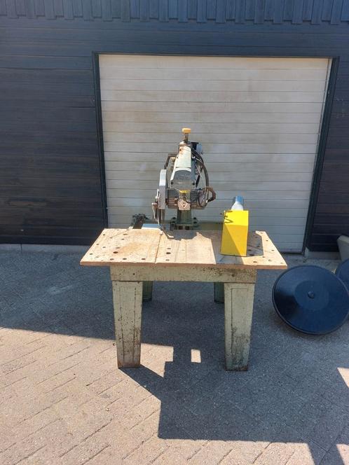 DeWalt cirkelzaag  kan op 220v of 380v, Doe-het-zelf en Verbouw, Gereedschap | Zaagmachines, Gebruikt, Cirkelzaag, 1200 watt of meer