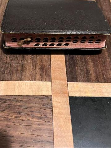 Nederlandse vintage Bijbel beschikbaar voor biedingen