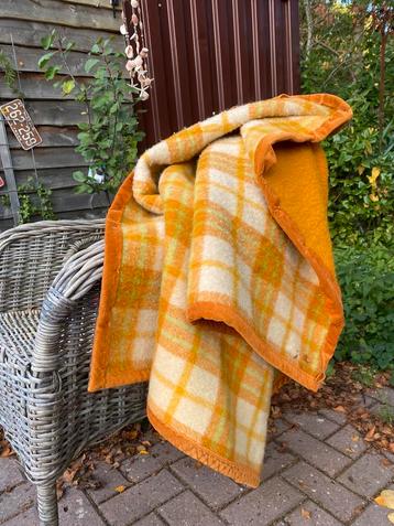 Prachtige oranje geblokte vintage wollen deken/ kleed/ plaid beschikbaar voor biedingen