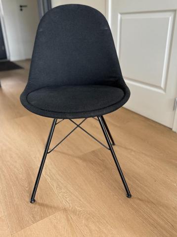 Set van 5 stijlvolle zwarte eetkamerstoelen beschikbaar voor biedingen