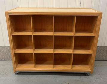 Schoolkast boekenkast schoolbibliotheek vakkenkast dubbel beschikbaar voor biedingen