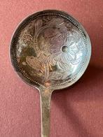 Antiek zilveren lepeltje met bloemmotief, Antiek en Kunst, Antiek | Goud en Zilver, Ophalen of Verzenden, Zilver