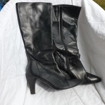 Gave hoge zwarte leren laarzen. Mt 39. Merk Cinderella beschikbaar voor biedingen