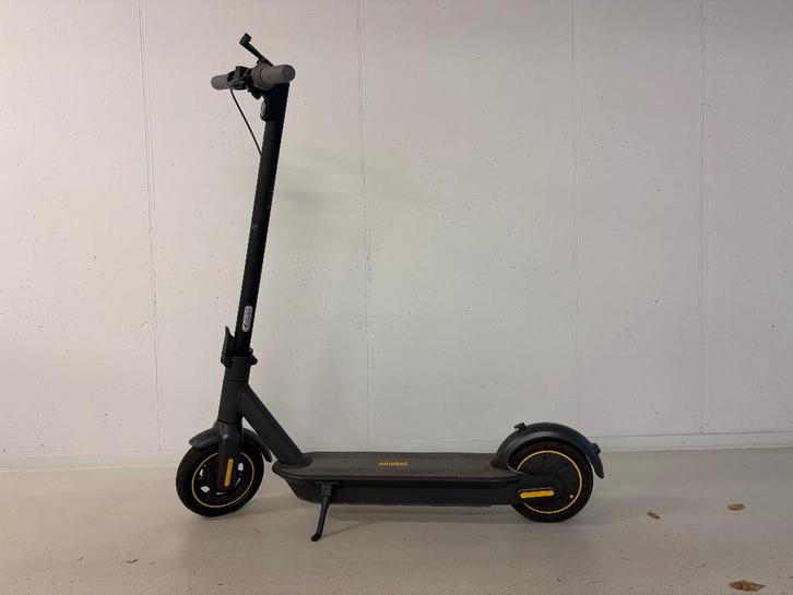 Ninebot by Segway KickScooter MAX – zo goed als nieuw, Fietsen en Brommers, Steps, Zo goed als nieuw, Elektrische step (E-scooter)