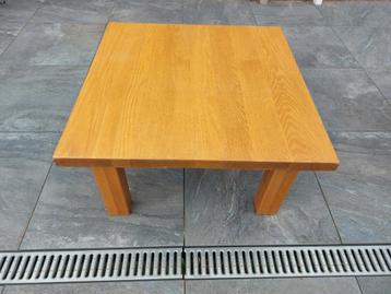 Mooie eiken salontafel beschikbaar voor biedingen