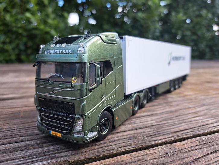 WSI Volvo FH4 Globetrotter XXL van Herbert Sas, Hobby en Vrije tijd, Modelauto's | 1:50, Nieuw, Bus of Vrachtwagen, Wsi, Ophalen of Verzenden