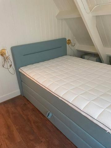 Blauw Bed met Opbergruimte, Nachtkastje & Topmatras beschikbaar voor biedingen