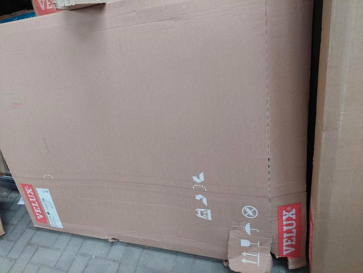 Nieuw VELUX tuimeluitzet dakraam gpl pk08 94x140 cm compleet, Doe-het-zelf en Verbouw, Platen en Panelen, Nieuw, Ophalen