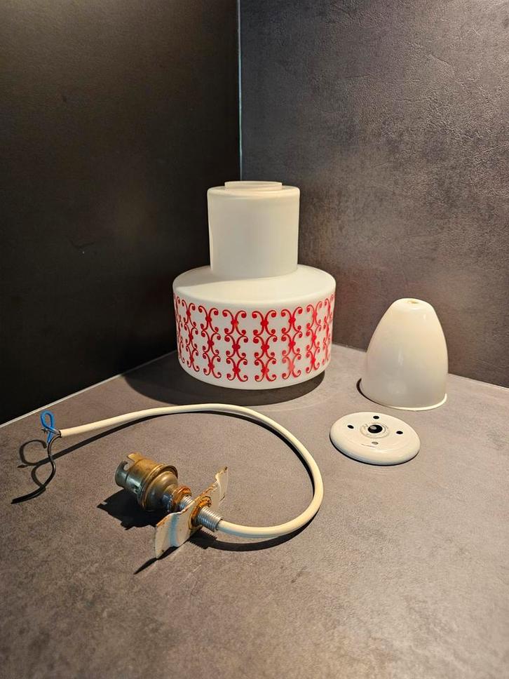 Vintage Hanglamp Jaren 60/70 Melkglas Rood Decor, Huis en Inrichting, Lampen | Hanglampen, Ophalen of Verzenden