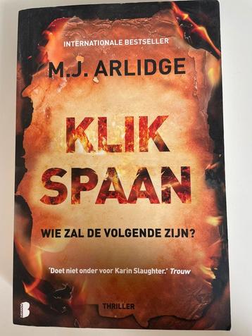 M.J. Arlidge - Klikspaan beschikbaar voor biedingen