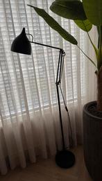 Vloerlamp zwart te koop!, Huis en Inrichting, Lampen | Vloerlampen, Ophalen, Zo goed als nieuw, 150 tot 200 cm