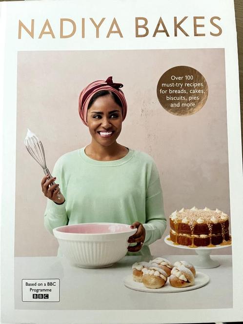 NADIYA BAKES English edition, Boeken, Kookboeken, Zo goed als nieuw, Taart, Gebak en Desserts, Overige gebieden, Ophalen of Verzenden