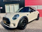 Mini Cooper 5 deurs 2019 Navigatie 136pk 1 jaar garantie, Voorwielaandrijving, Wit, Bedrijf, Handgeschakeld