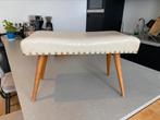 Vintage voetenbankje / krukje jaren ‘50 beige imitatieleer, Huis en Inrichting, Banken | Voetenbanken en Poefen, Ophalen, Minder dan 50 cm