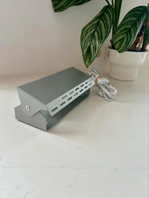 Retro zilverkleurige bedlamp. Nieuwstaat! Vintage wandlamp, Huis en Inrichting, Lampen | Wandlampen, Zo goed als nieuw, Metaal