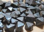 mi. (bulk) 250Kt ruwe octaeders MAGNETIET (1), Verzenden, Mineraal