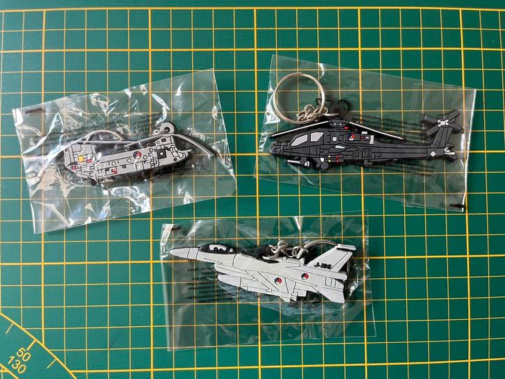 KLU sleutelhangers F-16, Chinook en Apache, Verzamelen, Luchtvaart en Vliegtuigspotten, Nieuw, Overige typen, Ophalen of Verzenden