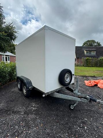 Gesloten tandemasser 300,0x150,0x180,0 beschikbaar voor biedingen