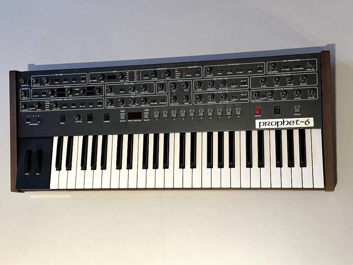 SEQUENTIAL PROPHET 6 SYNTHESIZER, Muziek en Instrumenten, Synthesizers, Zo goed als nieuw, 61 toetsen, Overige merken, Met midi-aansluiting