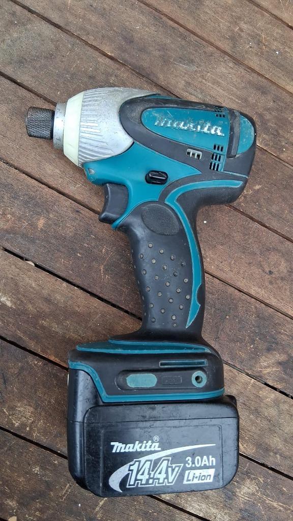 makita slagschroevendraaier 14,4V, Doe-het-zelf en Verbouw, Gereedschap | Boormachines, Gebruikt, Boor- en Schroefmachine, 400 tot 600 watt