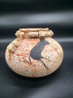 Aardewerk pot met kralen en fabeldieren, 17e eeuw Afrika, Ophalen of Verzenden