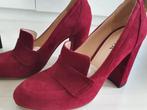 Rode pump met blokhak, merk Evita, mt 38, Ophalen of Verzenden, Schoenen met hoge hakken, Rood, Evita