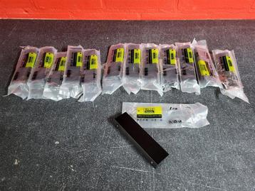 Vlakke zwarte handgrepen 13x nieuw in verpakking. beschikbaar voor biedingen