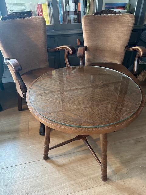 Gratis: vintage houten ronde salon tafel met losse glasplaat, Huis en Inrichting, Tafels | Salontafels, Gebruikt, 50 tot 75 cm