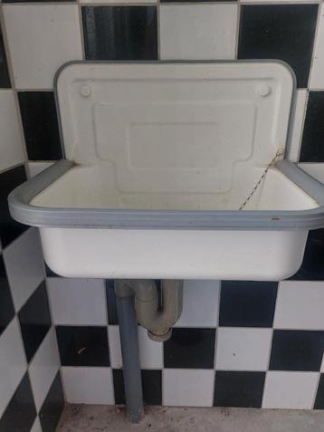 Wasbak beschikbaar voor biedingen