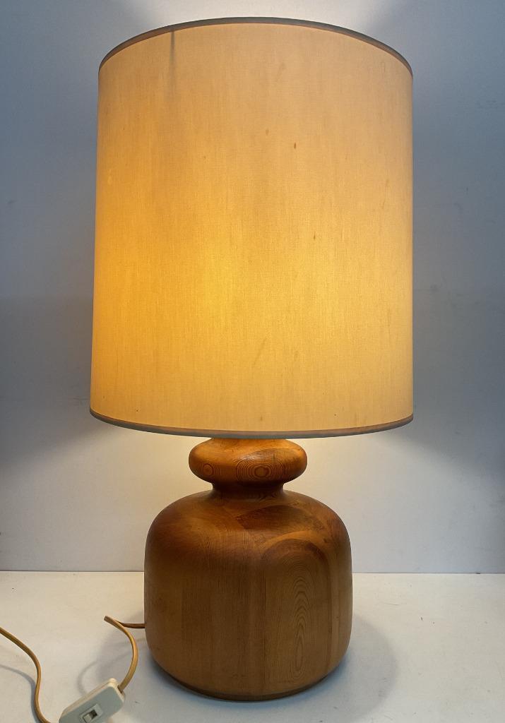 Vintage Zweedse grenen tafellamp AB Ellysett Yngve Ekström, Huis en Inrichting, Lampen | Tafellampen, Gebruikt, 50 tot 75 cm, Ophalen of Verzenden