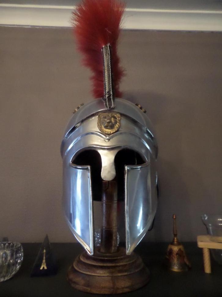 Spartaanse helm (draagbaar) met helmsteun en zwaard, Verzamelen, Militaria | Algemeen, Overige soorten, Zwaard of Sabel, Overige gebieden