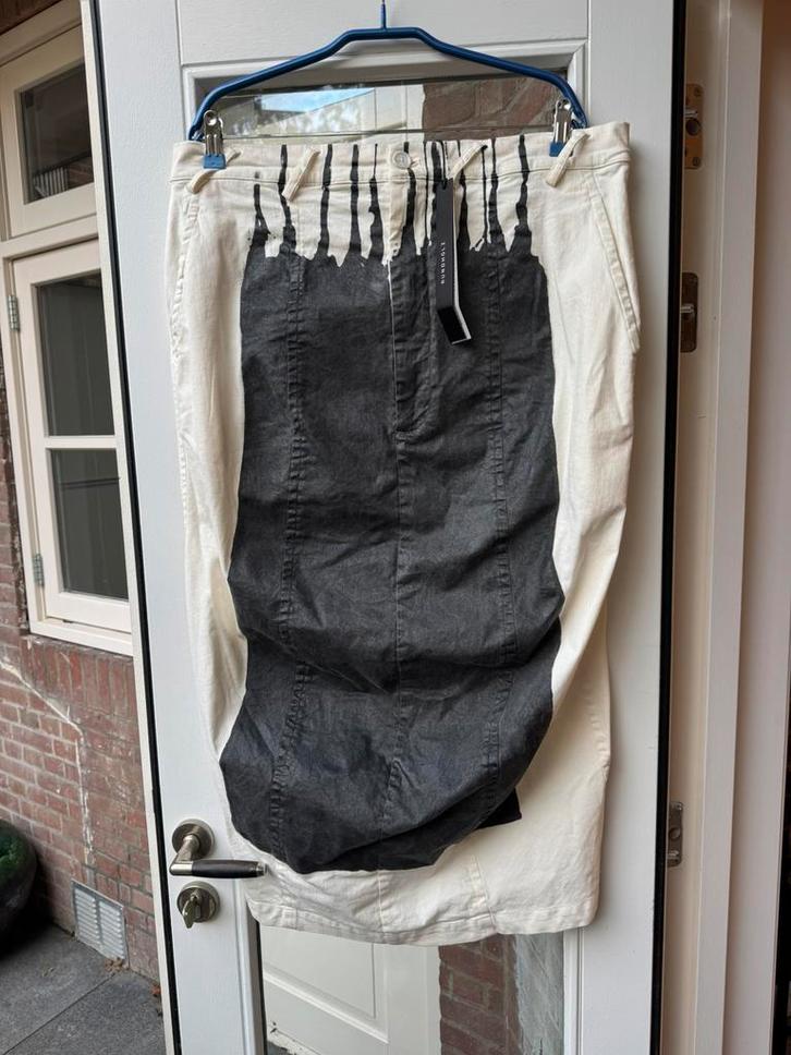 Black paint rok Rundholz Mainline maat L, Kleding | Dames, Rokken, Nieuw, Maat 42/44 (L), Zwart, Boven de knie, Verzenden