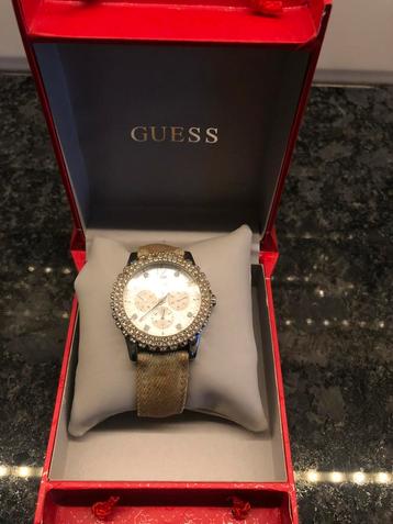 Guess horloge strass met doos beschikbaar voor biedingen