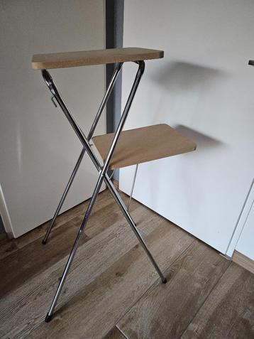 Projector tafel in goede staat licht hout beschikbaar voor biedingen