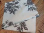 2 Tafel kleedjes  roosjes/ grijs  wit, Verzenden, Nieuw
