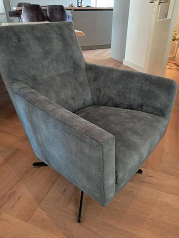 Twee mooie luxe draaifautiuels, prijs per stuk beschikbaar voor biedingen