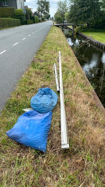 Mast en zeilen beschikbaar voor biedingen