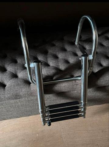 Boot trap beschikbaar voor biedingen