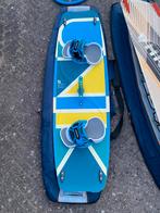Fone unik 134 x 40.5 cm incl bindingen en boardbag, Watersport en Boten, Kitesurfen, Twintip, Ophalen, Zo goed als nieuw, Kiteboard