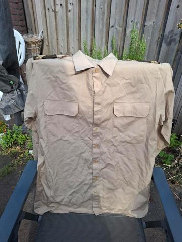 Vintage Beige Overhemd met Epauletten beschikbaar voor biedingen