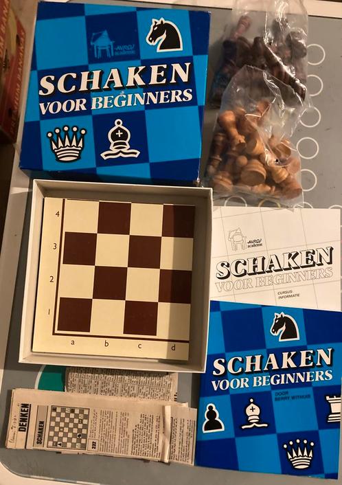 Schaken voor beginners, avro academie, berry withuis, krant, Hobby en Vrije tijd, Gezelschapsspellen | Overige, Zo goed als nieuw