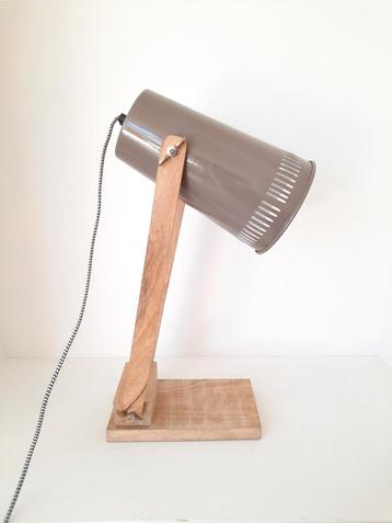 Taupekleurige Bureaulamp beschikbaar voor biedingen