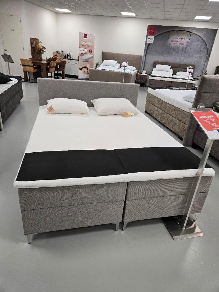 Showmodel opberg boxspring € 499,00, Huis en Inrichting, Slaapkamer | Boxsprings, Nieuw, 160 cm, 200 cm, Tweepersoons, Grijs, Ophalen of Verzenden