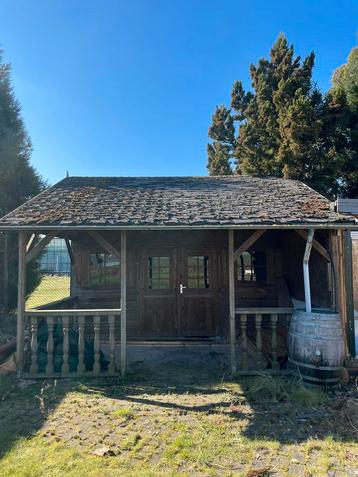 Tuinhuis met veranda.  beschikbaar voor biedingen