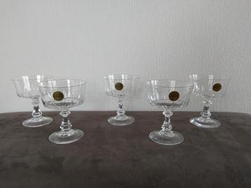 Vijf Cristal d'Arques champagne/ cocktail glazen 
