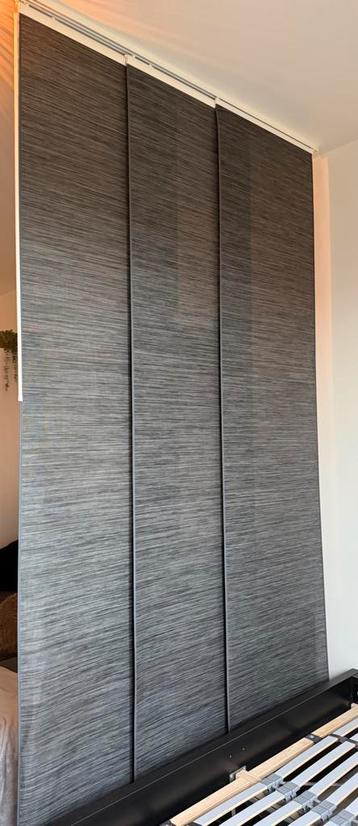 Paneelgordijnen met rails beschikbaar voor biedingen