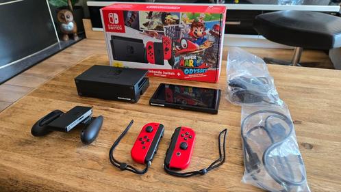 Nintendo Switch Super Mario Odyssey editie (excl. game), Spelcomputers en Games, Spelcomputers | Nintendo Switch, Zo goed als nieuw