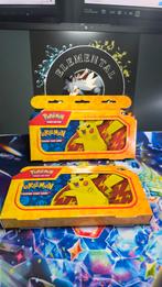 Pikachu Pen Doosjes met 2 BoosterPacks!, Ophalen of Verzenden, Nieuw, Booster, Foil