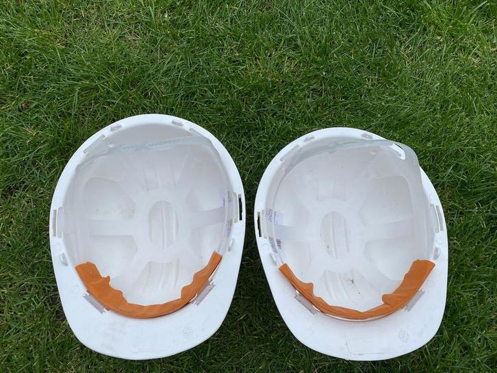 2 witte bouwhelmen ongebruikt, Doe-het-zelf en Verbouw, Veiligheidshelmen, Nieuw, Ophalen