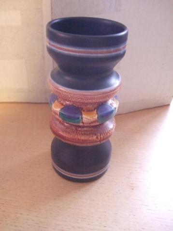 Flora Gouda aardewerk plateel 942 Nora 2 (pauw) vaas beschikbaar voor biedingen